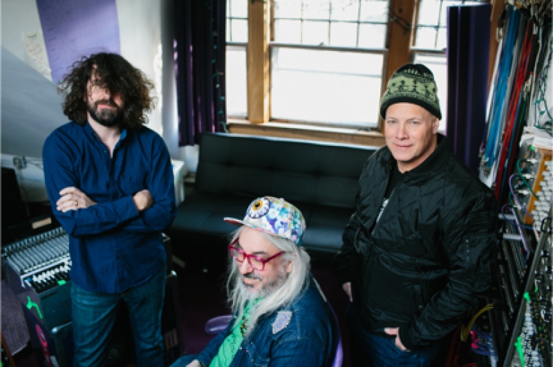 DINOSAUR JR.  PREZENTUJE NOWY SINGIEL