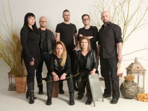 Stacjonująca w Piasecznie folk-metalowa grupa Łysa Góra nagrała cover utworu „Toss a Coin to Your Witcher” z serialu Netflixa "Wiedźmin".