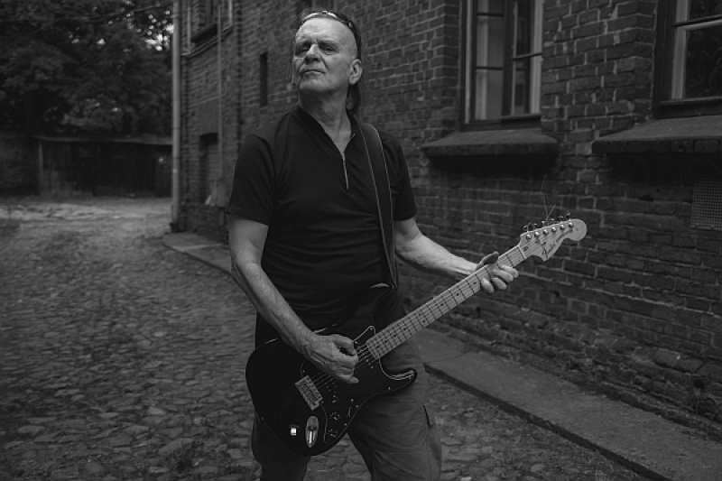 Mechu wydał "Tej Planety Tu Nie Było"