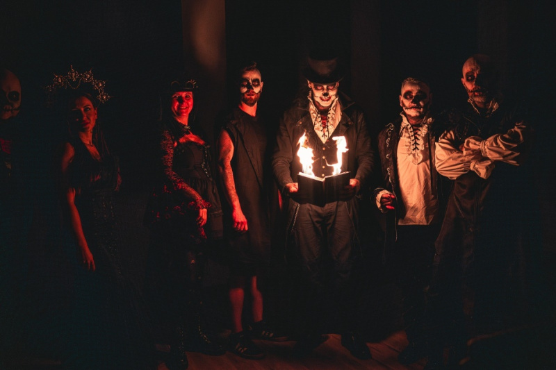 "Nieoczywiste" to tytuł debiutanckiego albumu szczecińskiej grupy Witchen